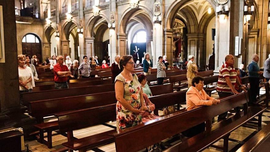 Feligreses, ayer, durante una misa en la Iglesia de San José.