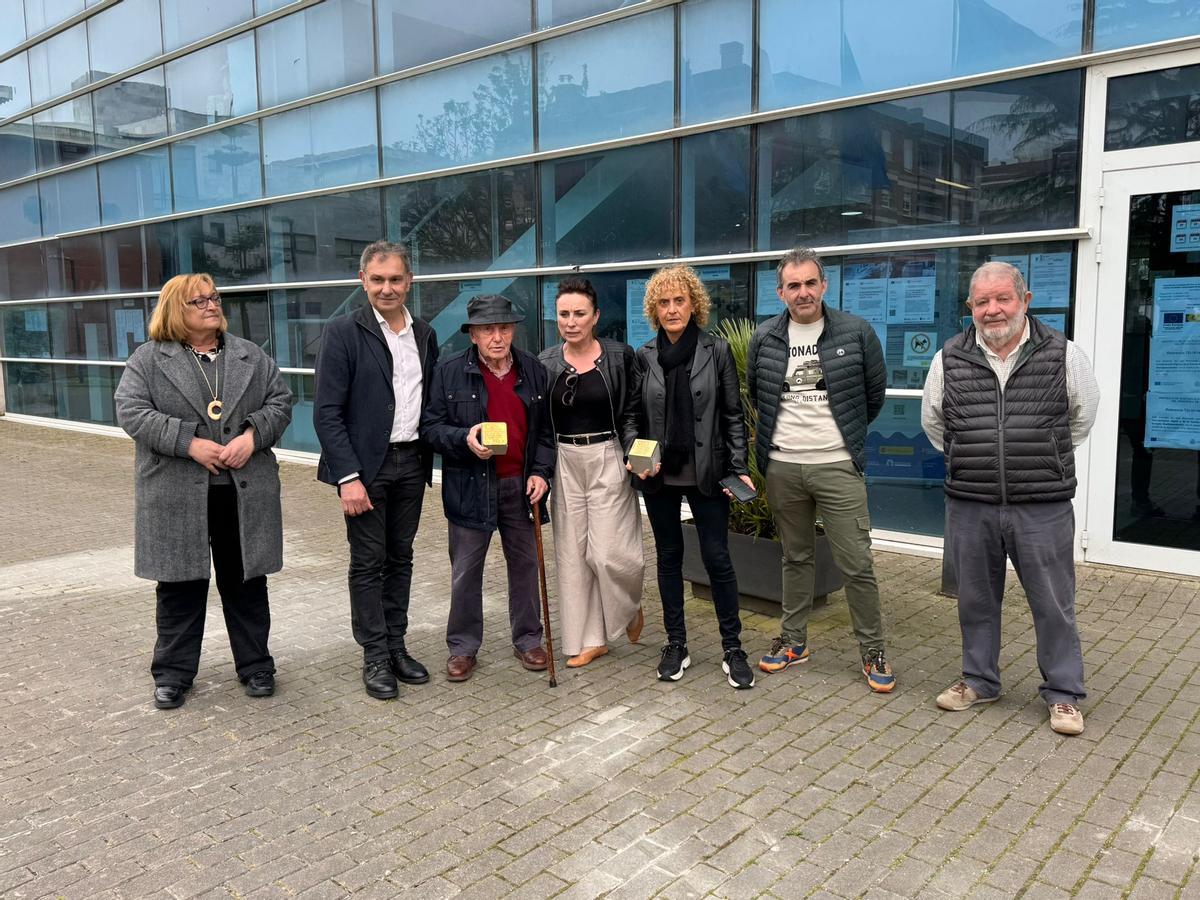 En imágenes: Gozón homenajea a dos vecinos deportados por los nazis en campos de concentración