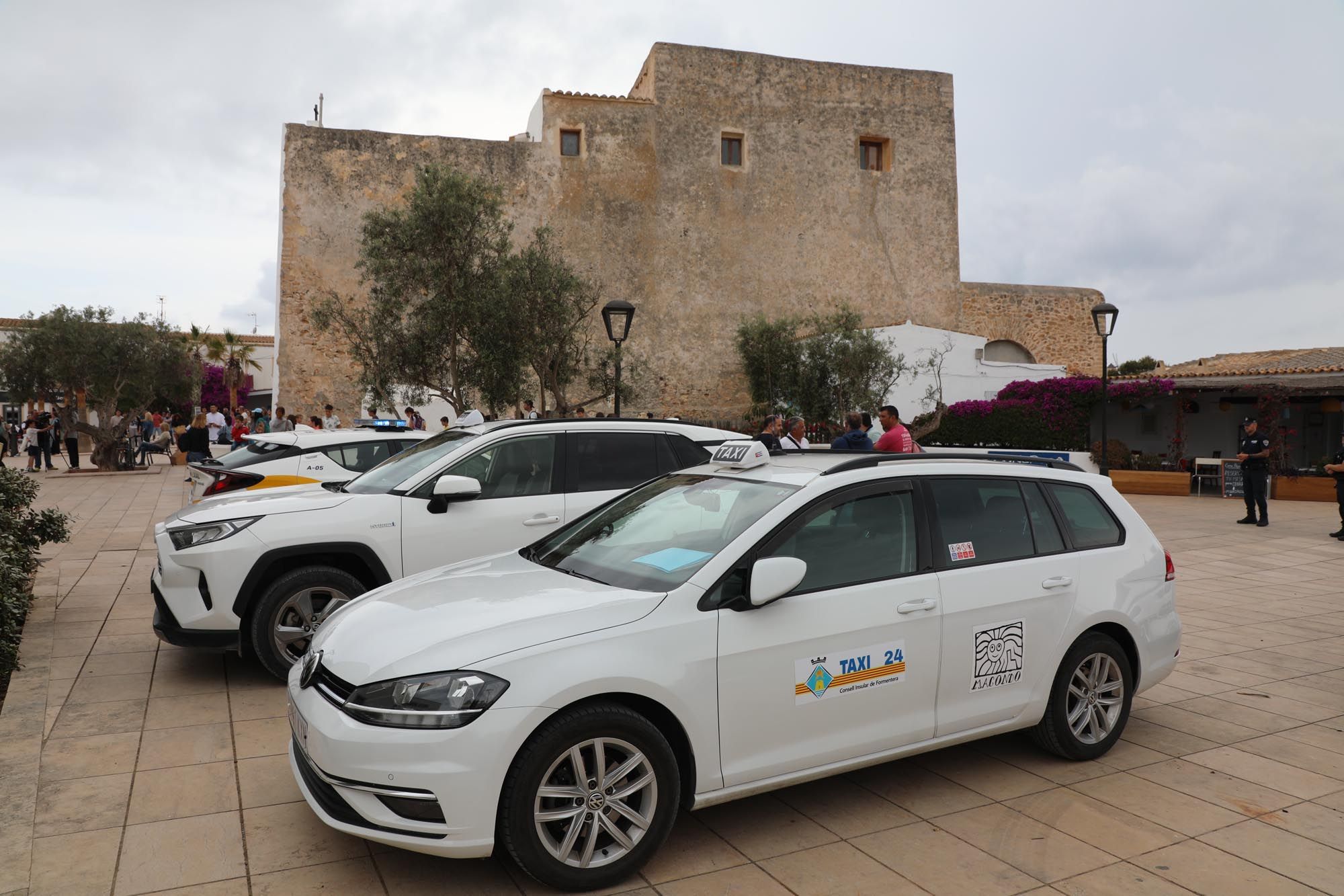 Formentera clama contra la agresión al taxista