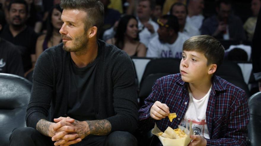 David Beckham junto a su hijo Brooklyn.