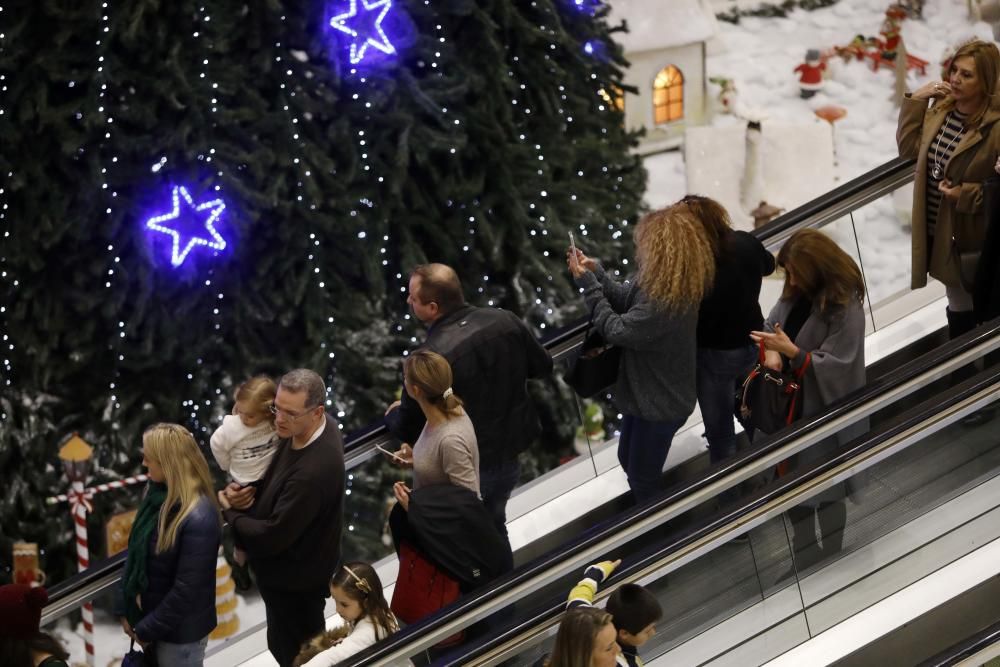 Los valencianos aprovechan el puente para comprar