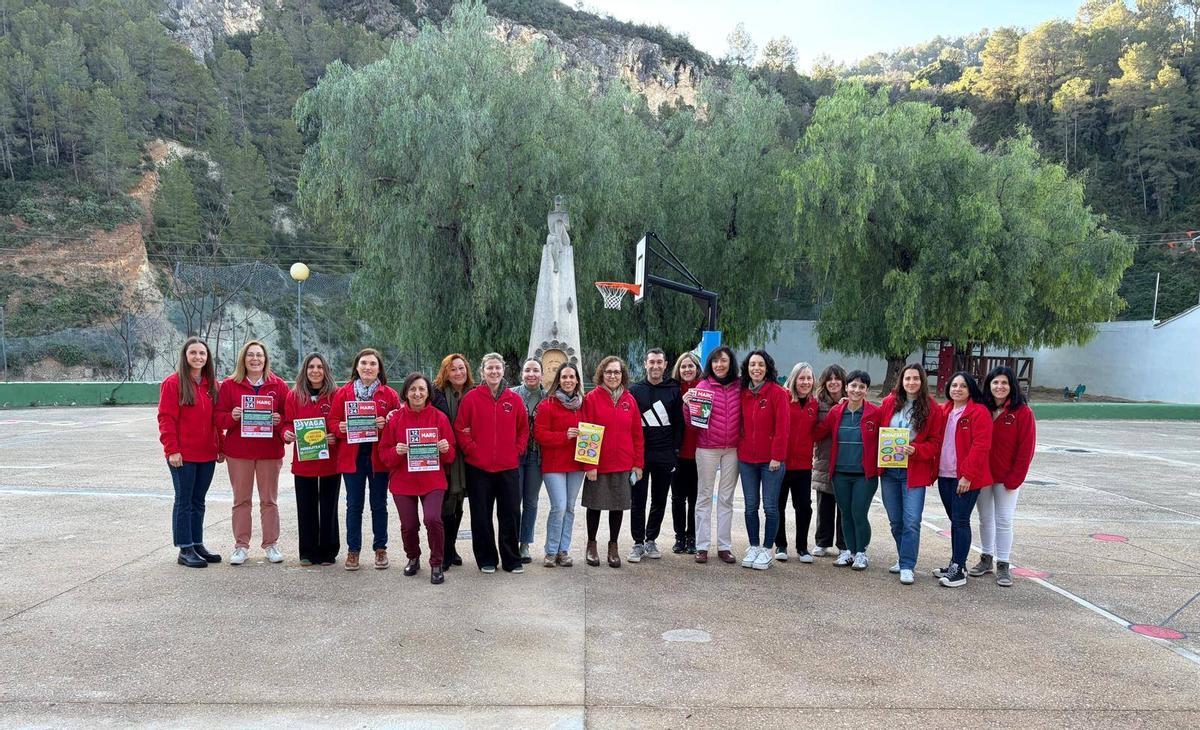 Una de las concentraciones convocadas por los sindicatos a las puertas de los centros escolares