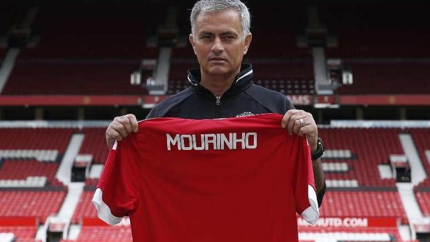 José Mourinho, ayer en su presentación con el Manchester United.