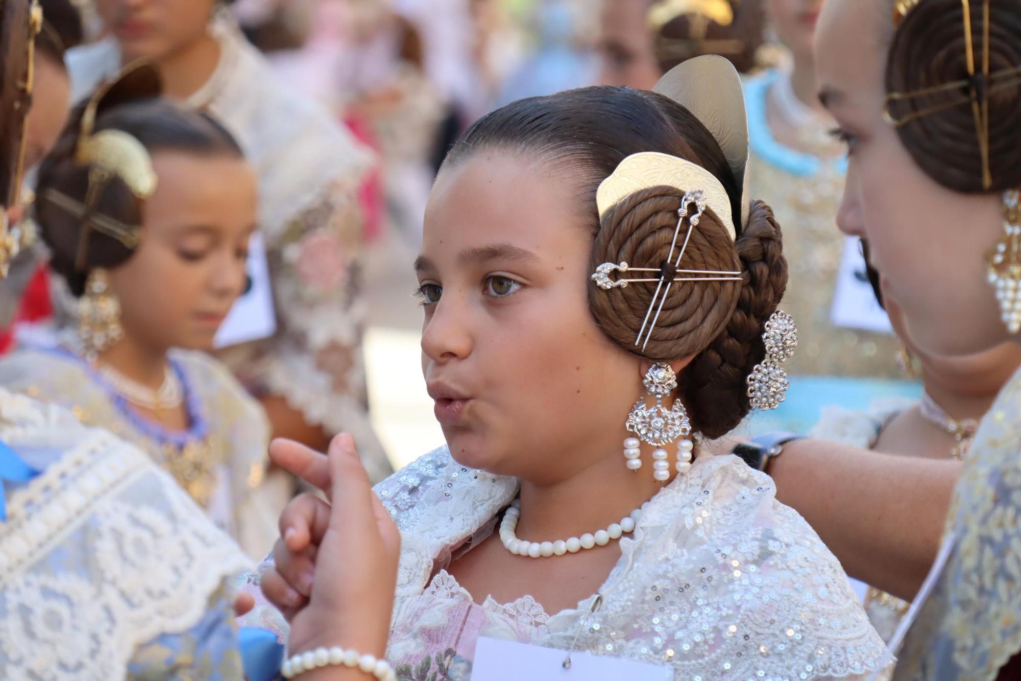 La "passejà" de las candidatas a Fallera Mayor Infantil de València