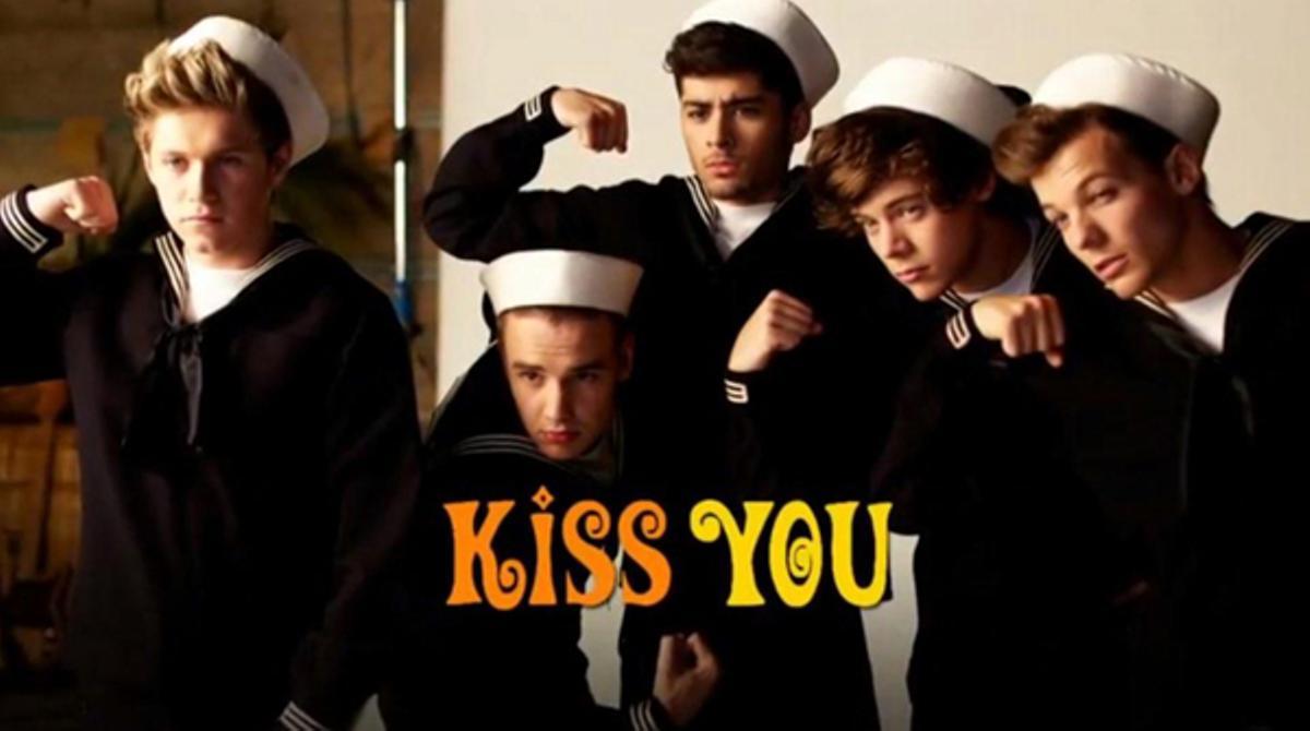 Videoclip del tema ’Kiss You’, de One Direction.