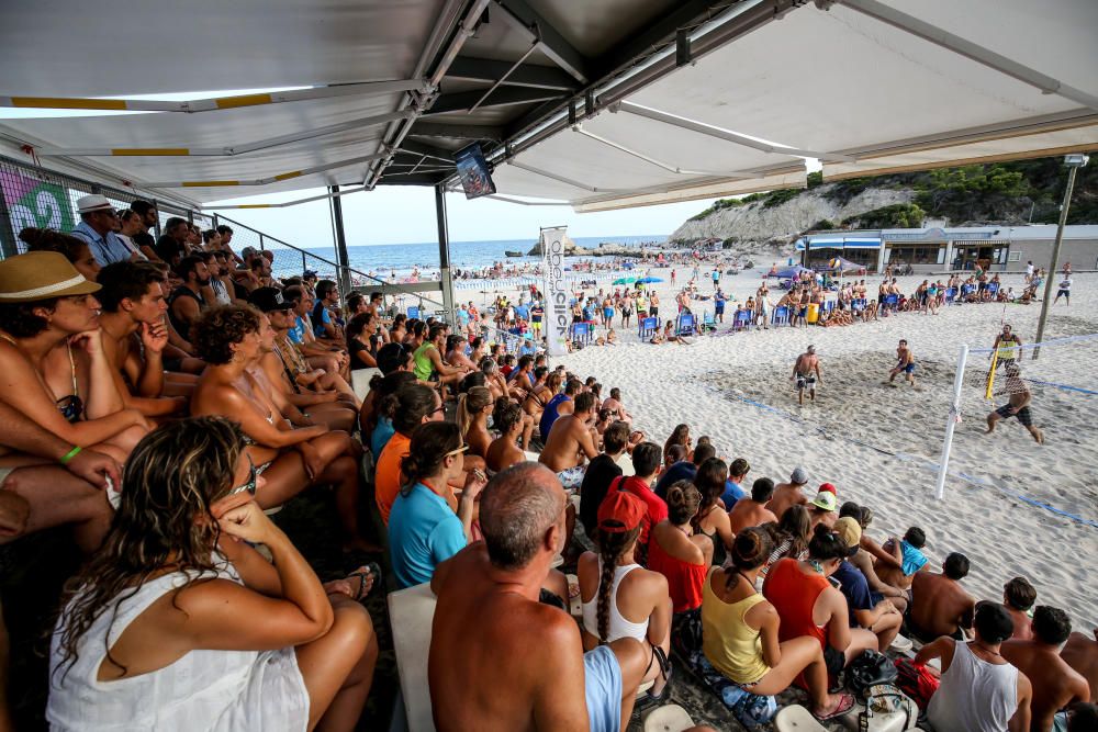 El municipio conmemora por todo lo alto el 40 aniversario de su «Torneo 15 de agosto» de voley playa, el más veterano de todo el país