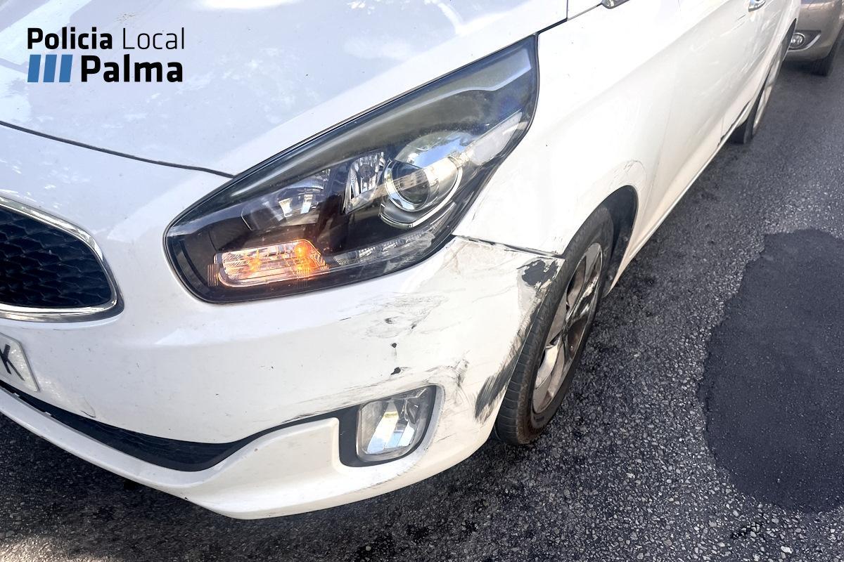 Daños en otro de los coches afectados.