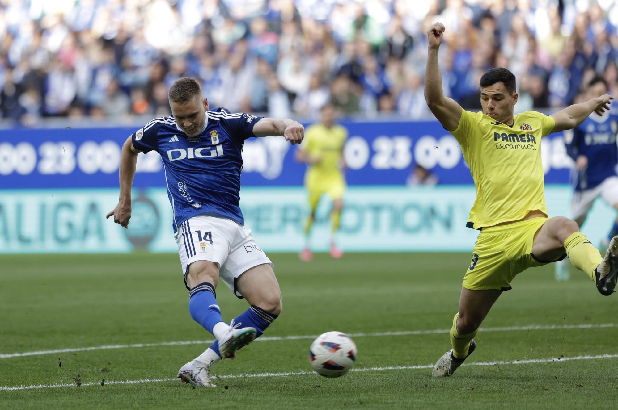 Alemão pega más duro y el Oviedo vuelve a ganar: 2-1