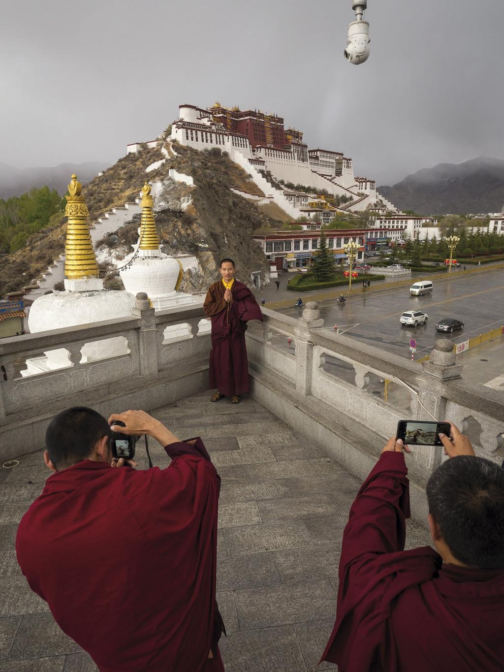 Mirador de Lhasa. Al fondo, el Palacio de Potala