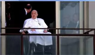 El Papa se asoma desde el hospital Gemelli antes de regresar a su hogar en El Vaticano