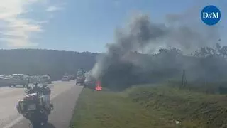 Un coche con una pareja y sus dos nietas pequeñas se incendia en la autopista de Inca