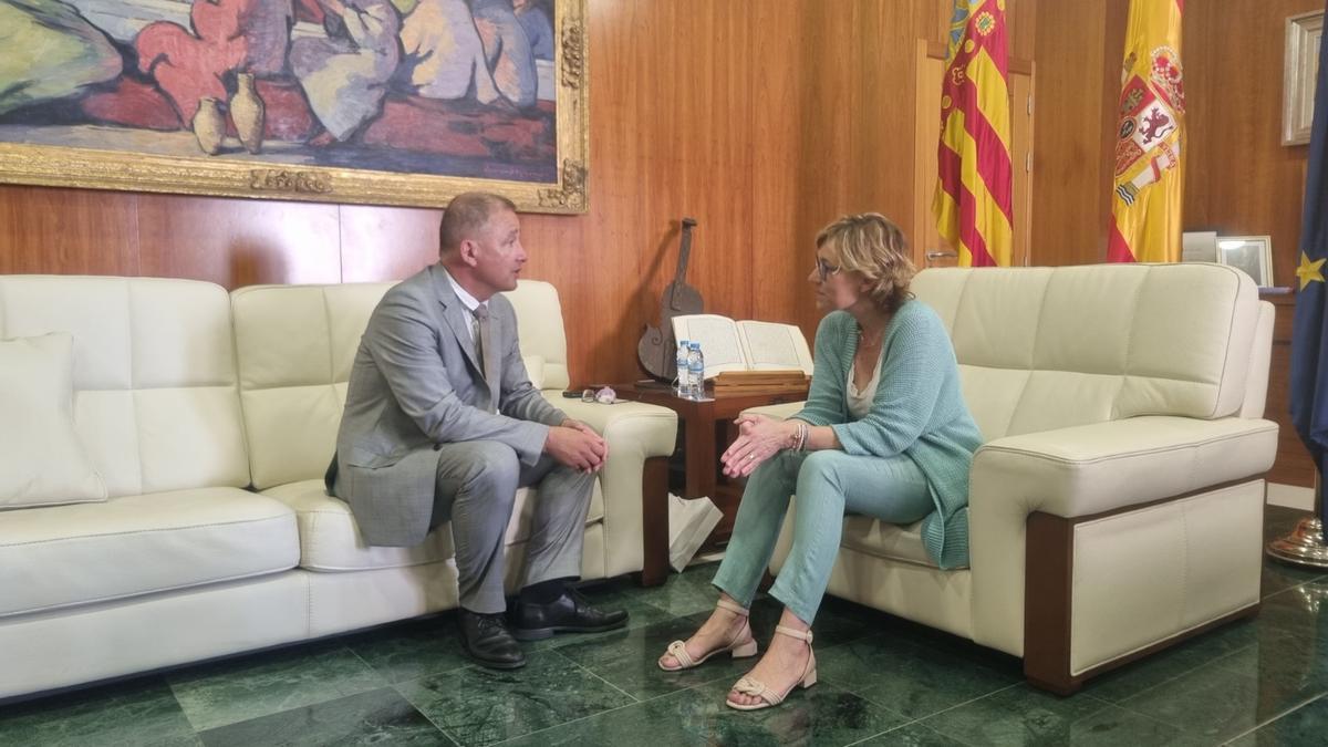Rosa Cardona con el embajador en España de la República Checa, Ivan Jančárek
