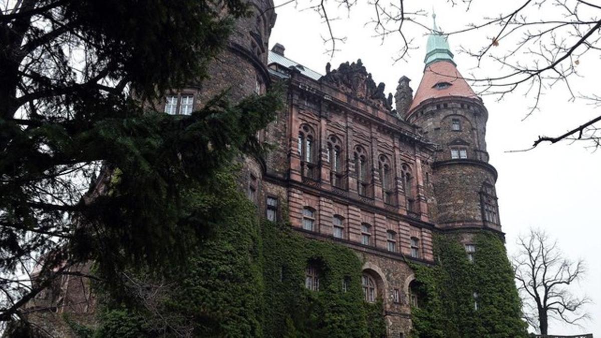 El castillo Ksiaz, bajo el cual se sospecha que podría estar el 'tren del oro nazi', según los cazatesoros polacos.