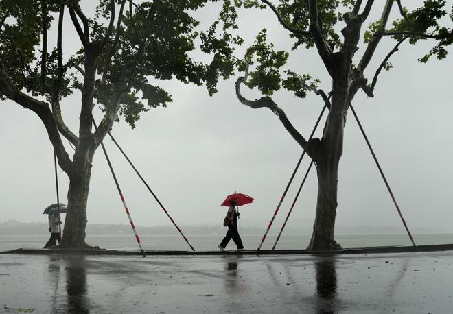 El tifón Dolphin deja lluvias récord y más de 1,6 millones de evacuados en China