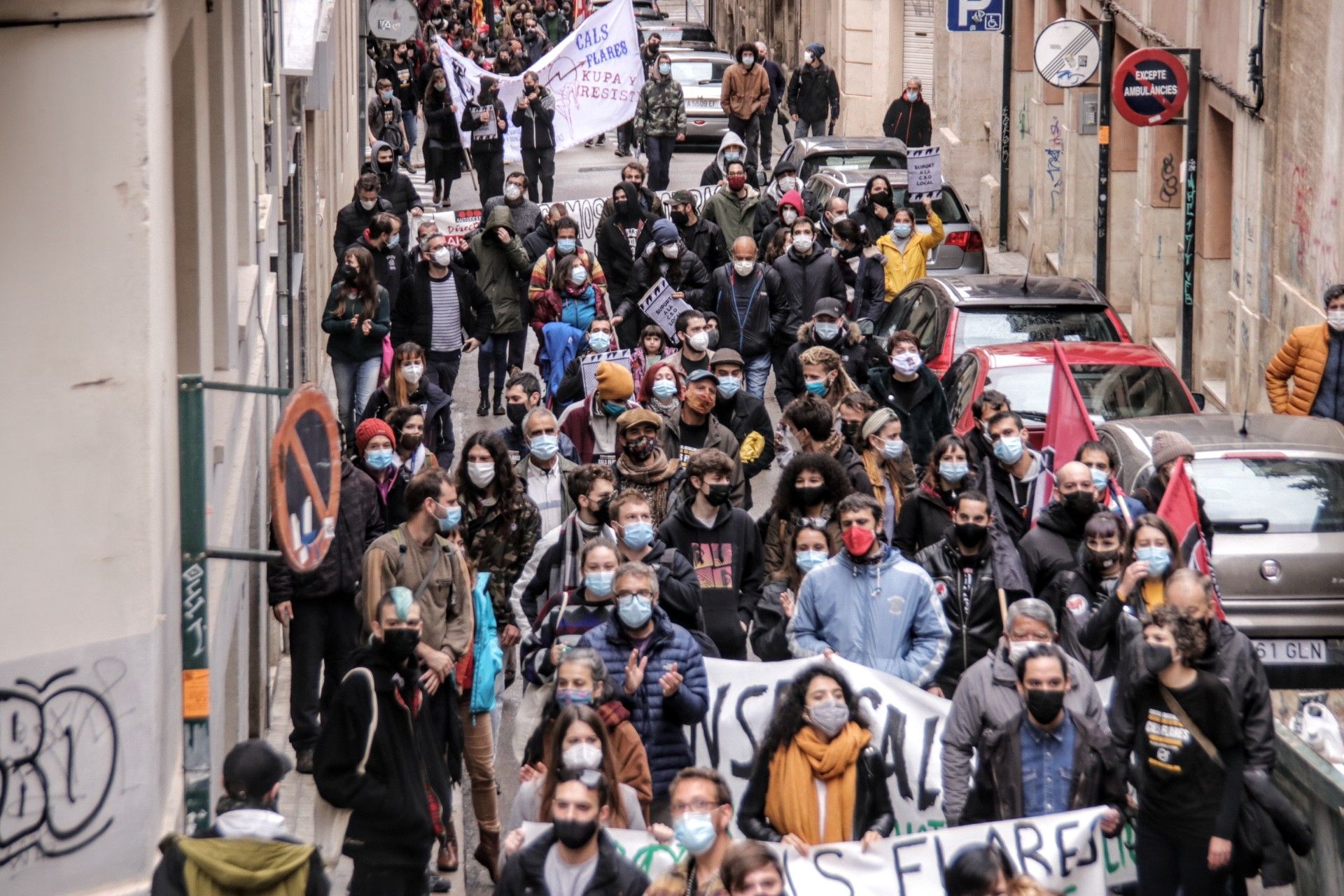 Varios centenares de personas se manifiestan por el centro social Cals Flares de Alcoy