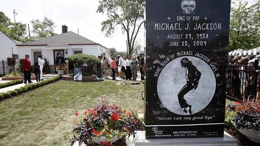 La familia de Jackson descubrió un monolito en su honor en su localidad natal, Gary.