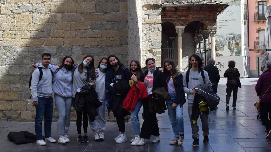 Los alumnos europeos y sus anfitriones españoles hicieron una visita a Jaca y varios pueblos de alrededor.