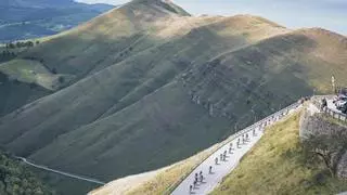 El irlandés Dunbar triunfa en la última etapa de montaña de la Vuelta y Roglic mantiene el jersey rojo