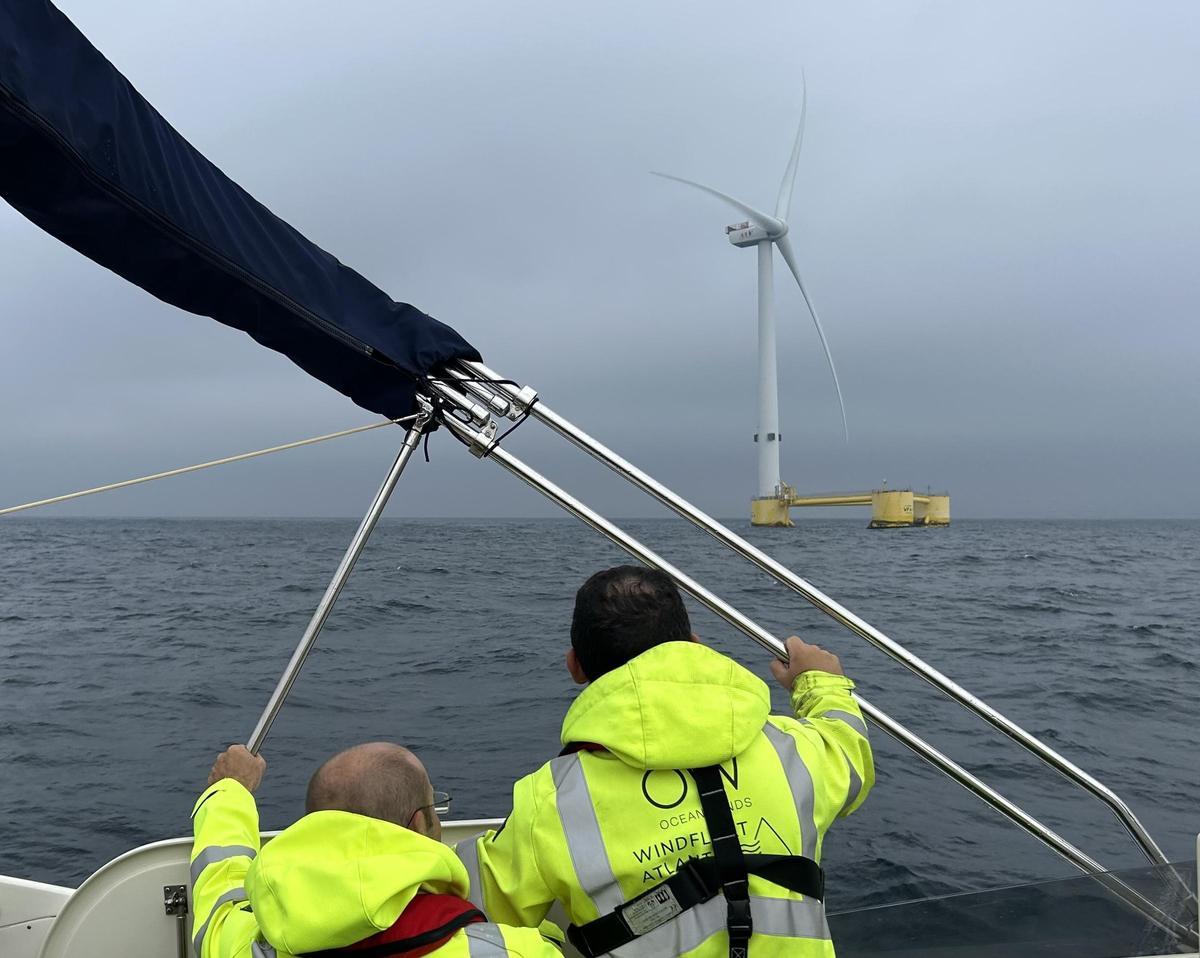 Una de las turbinas del parque eólico marino ‘WindFloat Atlantic’ de Ocean Winds ubicado a 18 kilómetros de Oporto, Portugal.