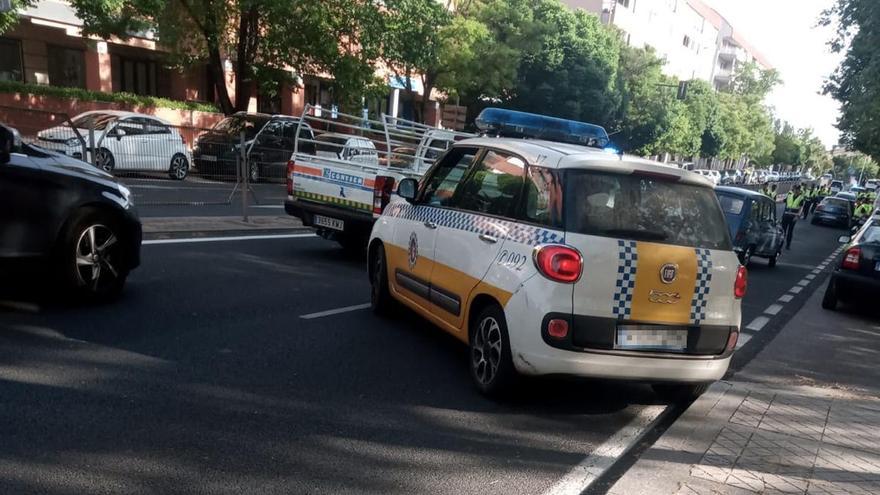 Detenido un conductor sin carné tras fugarse de un control y embestir a varios coches en Cáceres