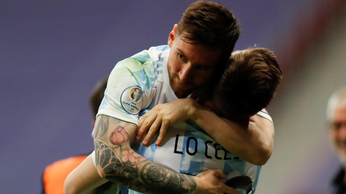 Messi, abrazado a Lo Celso