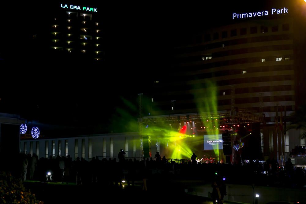 Ambiente nocturno en las fiestas de Benidorm