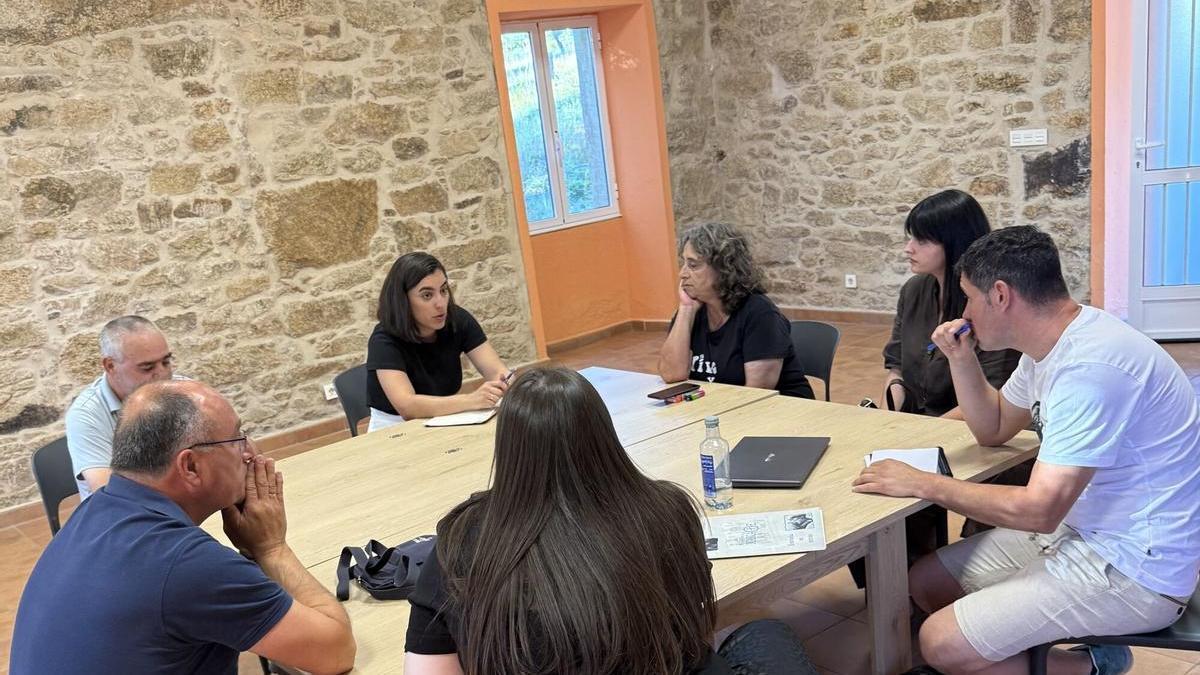 Reunión de Alba Forno con la Asociación Bolarqueiros de Noceda.