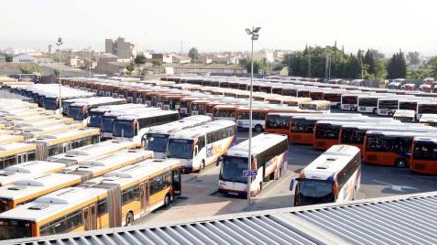 El paro de los conductores de Latbus sigue sin servicios mínimos y Cámara anuncia un expediente