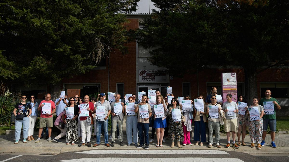 Concentración reivindicar la demora en las obras de continuación y finalización del nuevo Conservatorio de Música.