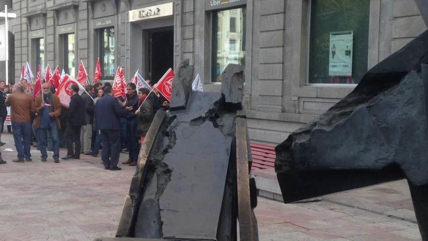 Protesta ante Liberbank.