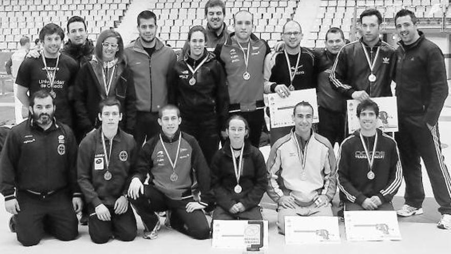 Medallistas asturianos en el Campeonato de España de lucha. / fal