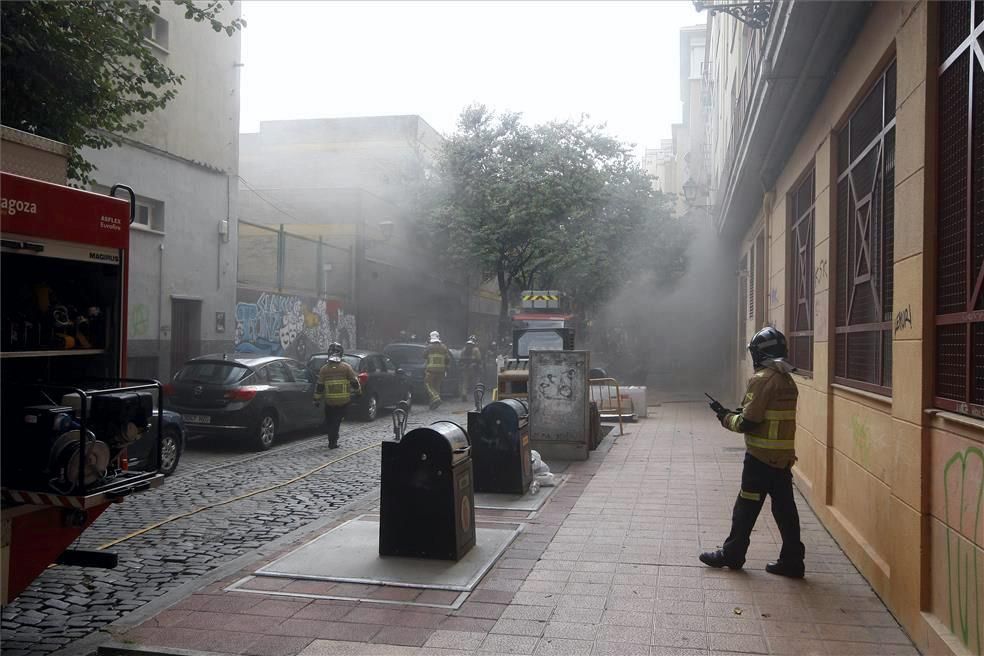 Fotogalería del incendio en la calle Universidad