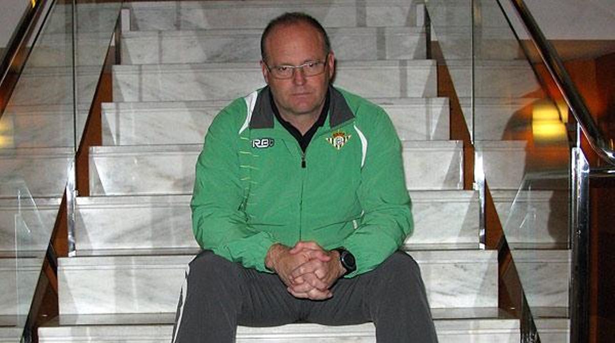 L’entrenador del Betis, Pepe Mel, i el de l’Atlètic de Madrid, Diego Simeone, després de l’empat dels seus equips.