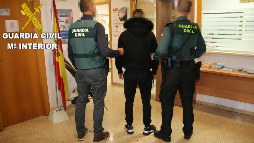 Detenidos tres jóvenes por apuñalar a un menor durante una pelea multitudinaria en Carlet