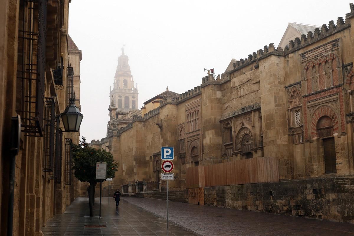 La niebla reina en Córdoba