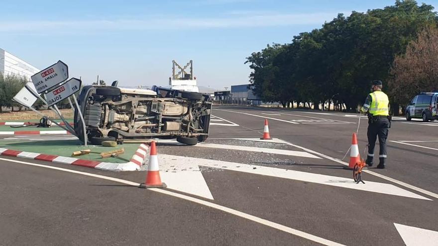 Dos heridos en una aparatosa colisión en la N-430