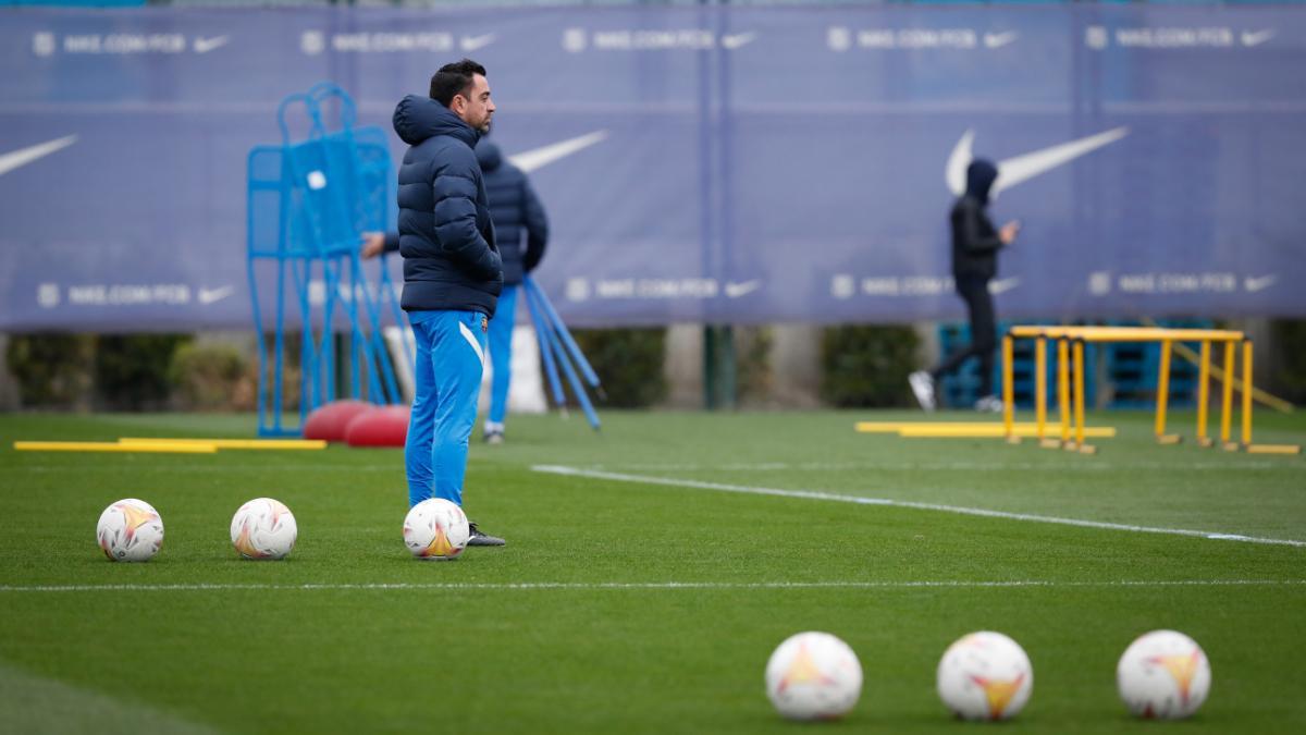 Xavi Hernández durante un entrenamiento del Barça en la CE Joan Gamper