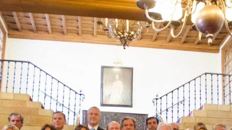 El jurado del premio &quot;Princesa de Asturias&quot; de la Concordia posa antes de retirarse a deliberar.