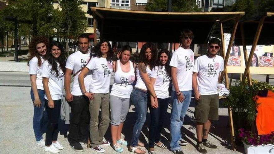 Miembros del servicio de voluntariado local de Tomiño. // C.T. / J.V.