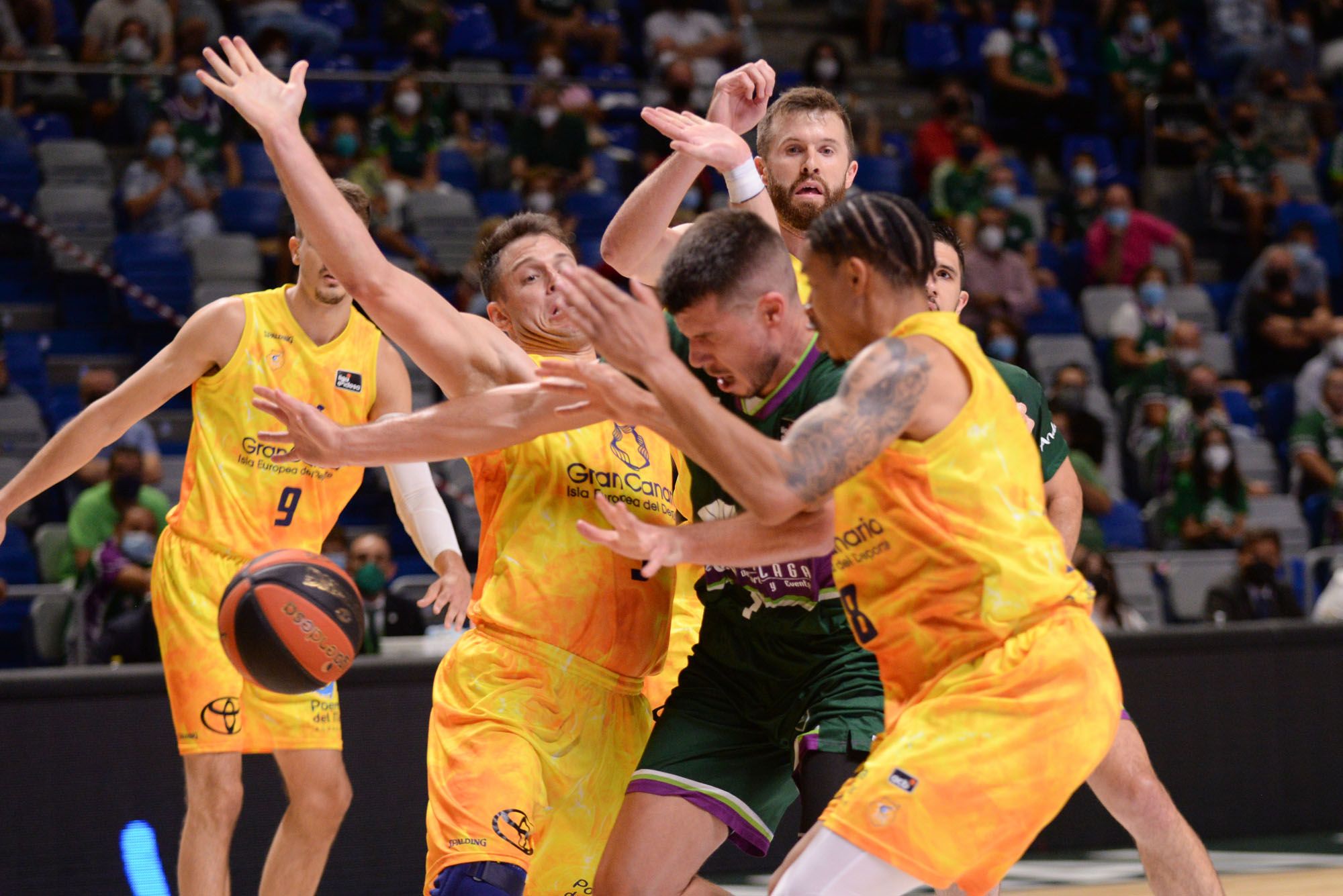 Las imágenes del Unicaja - Herbalife Gran Canaria de la Liga Endesa en el Martín Carpena.