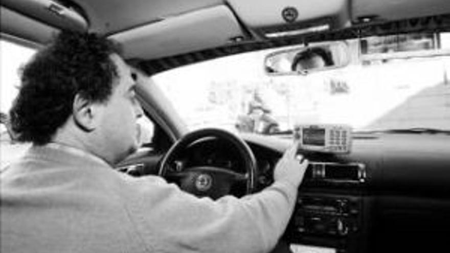 Un sistema GPS reduce el tiempo de espera de los usuarios de taxis
