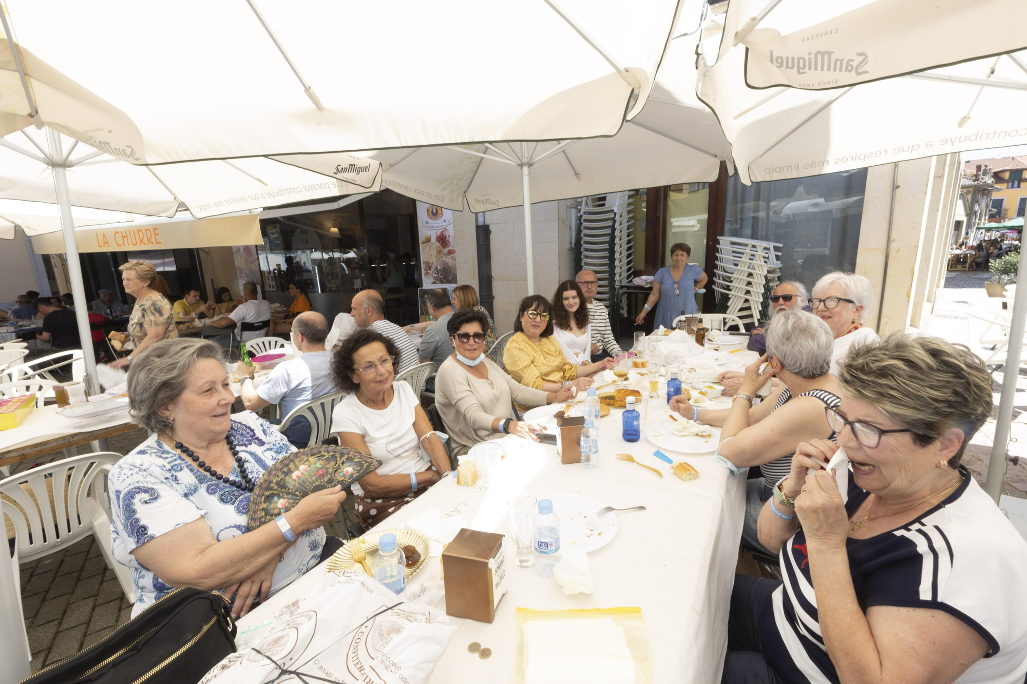 En imágenes: así fue la comida en la calle de Grao