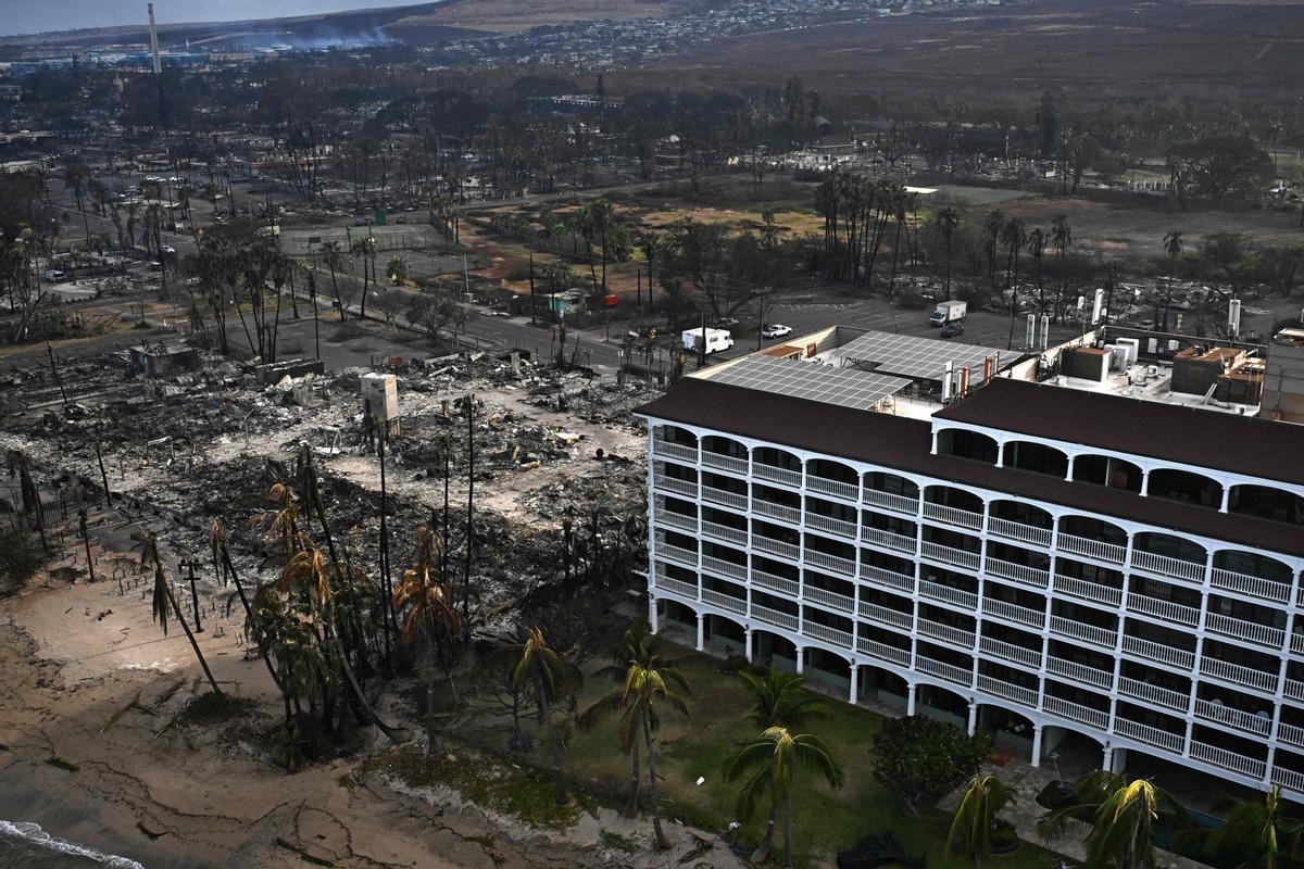 El fuego destruye la localidad de Lahaina, en Hawái