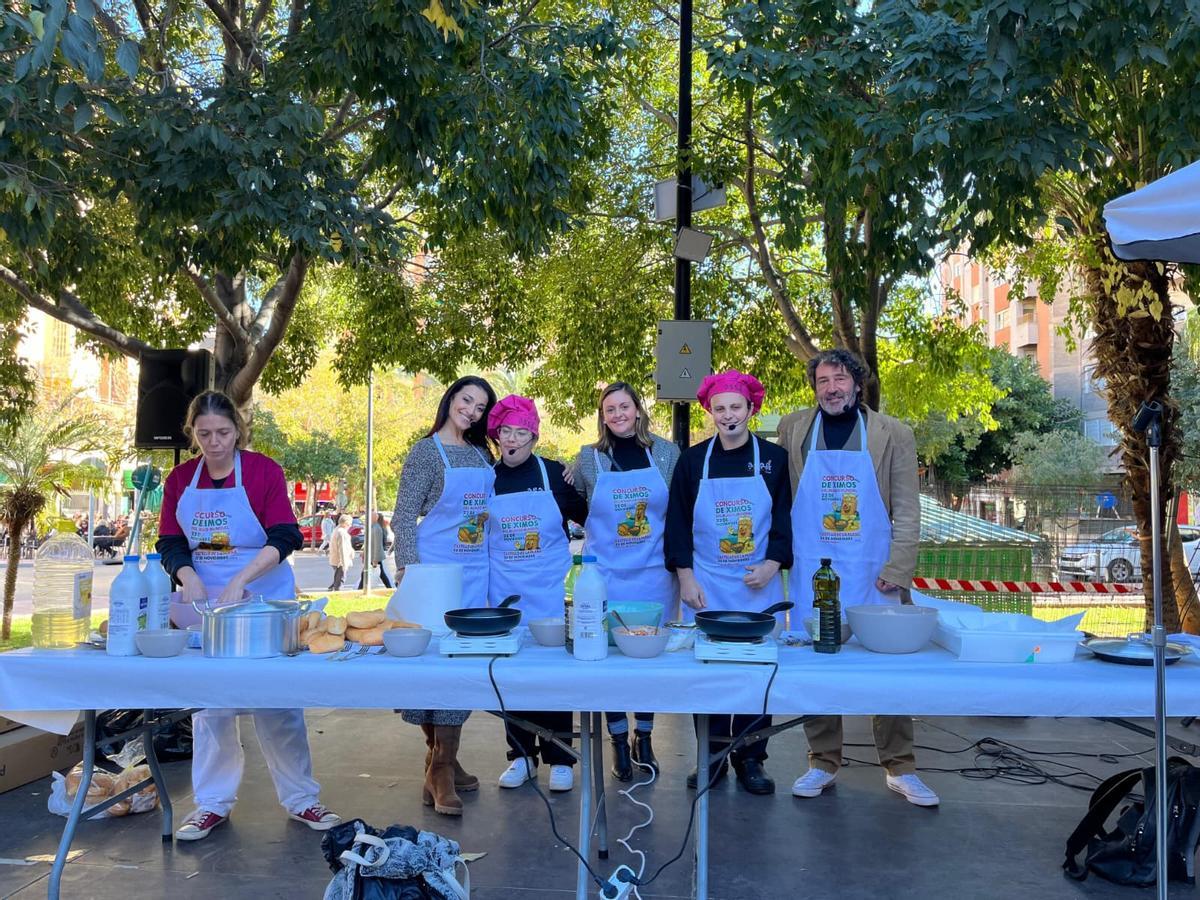 La concejala Miralles no ha querido perderse la iniciativa gastronómica.