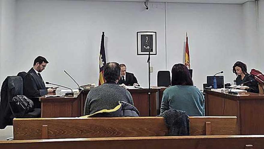 Los dos condenados, ayer durante el juicio en Palma.