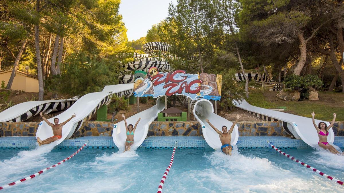 Aqualandia reúne más de veinte atracciones para disfrutar de un verano lleno de agua, emoción y diversión.
