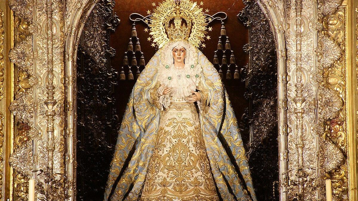 La Esperanza Macarena, en su camarín.