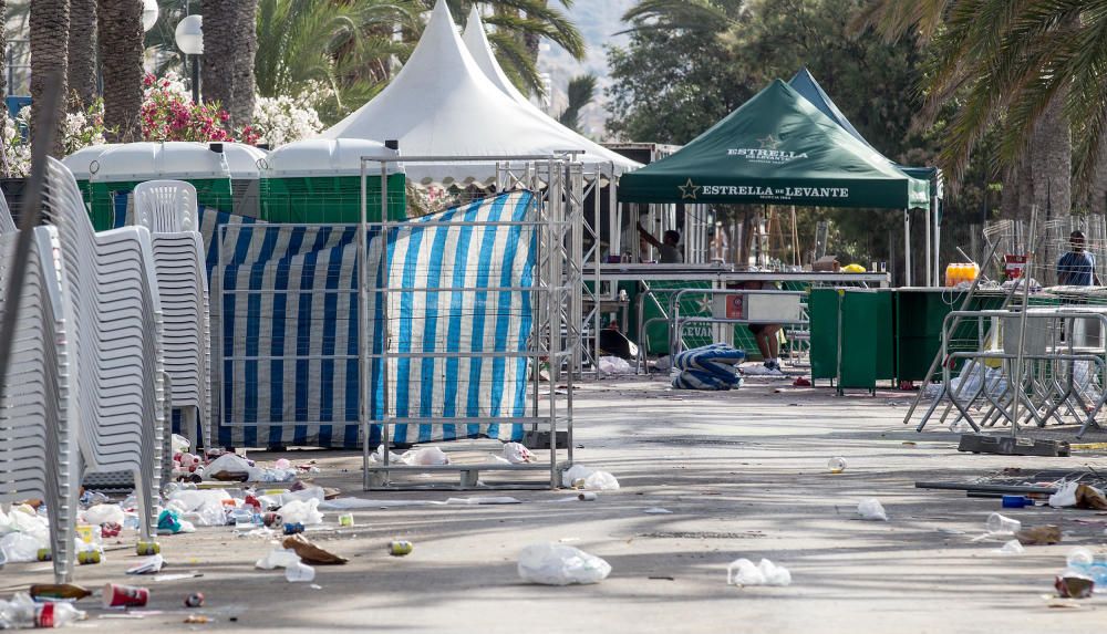 Las calles de Alicante se recuperan poco a poco de las fiestas