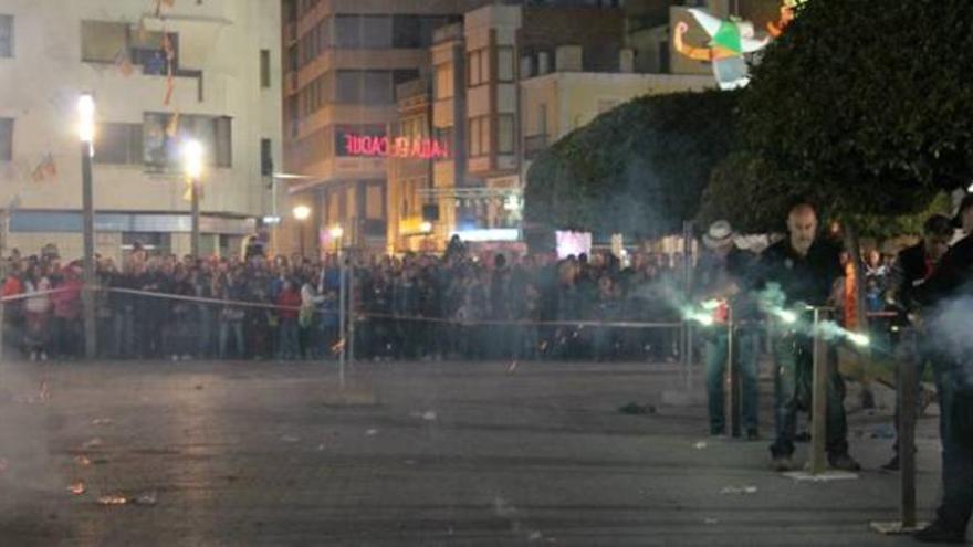 La plaza se llenó de gente para asistir al disparo de «masclets».