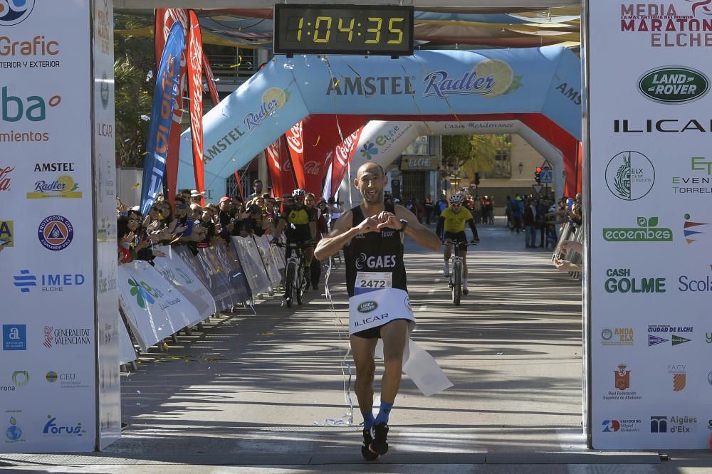 Hassane Ahouchar logra su cuarta victoria en el Medio Maratón de Elche